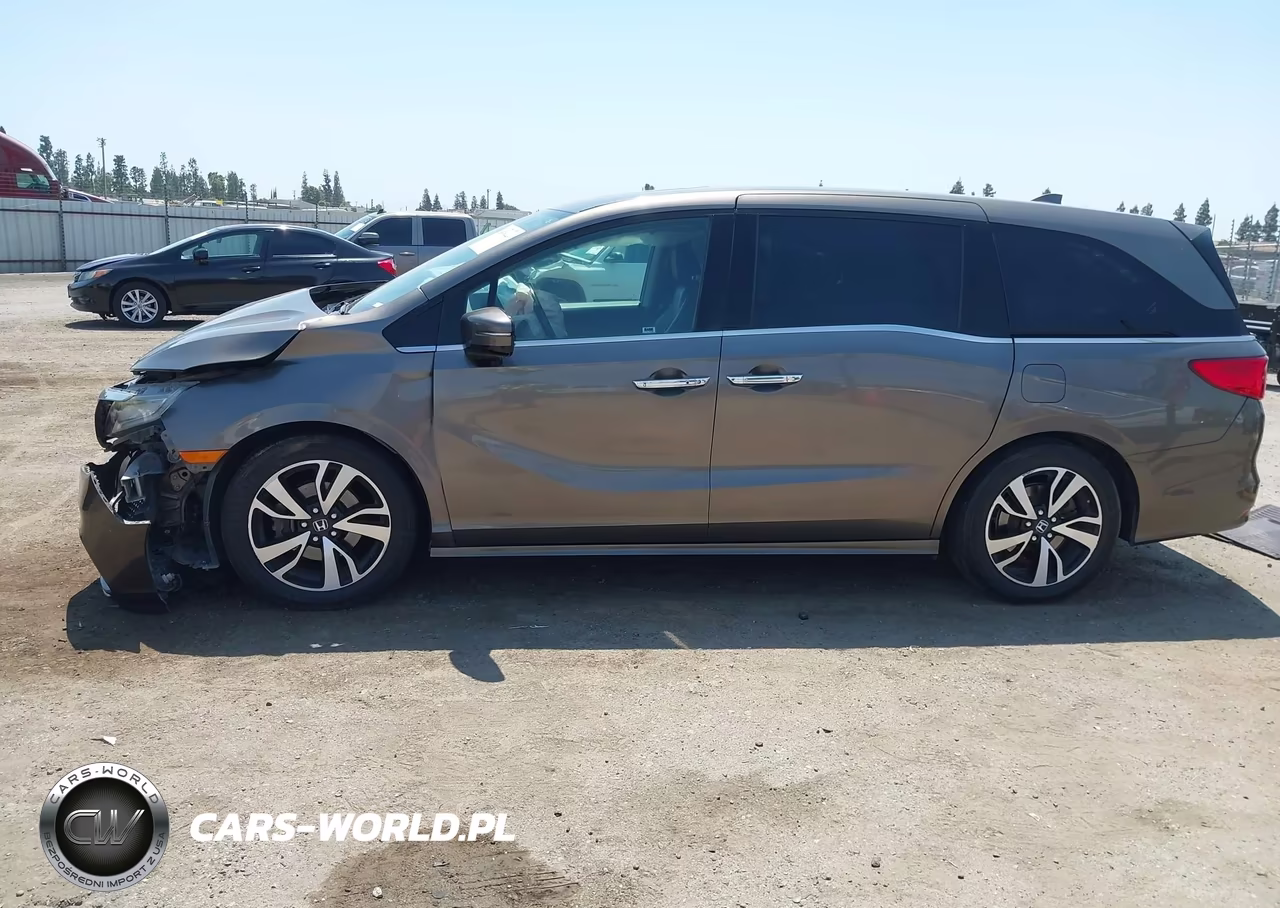 2018 Honda Odyssey Elite VIN:5FNRL6H95JB071380 - 15
