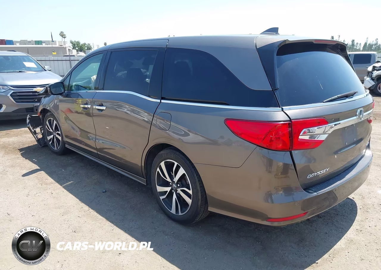 2018 Honda Odyssey Elite VIN:5FNRL6H95JB071380 - 3