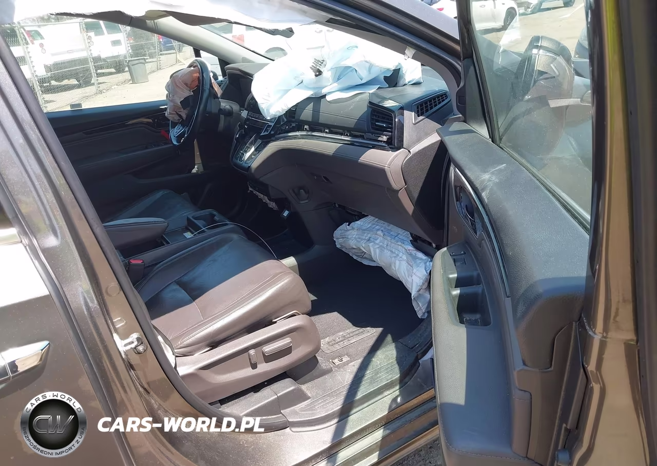 2018 Honda Odyssey Elite VIN:5FNRL6H95JB071380 - 5