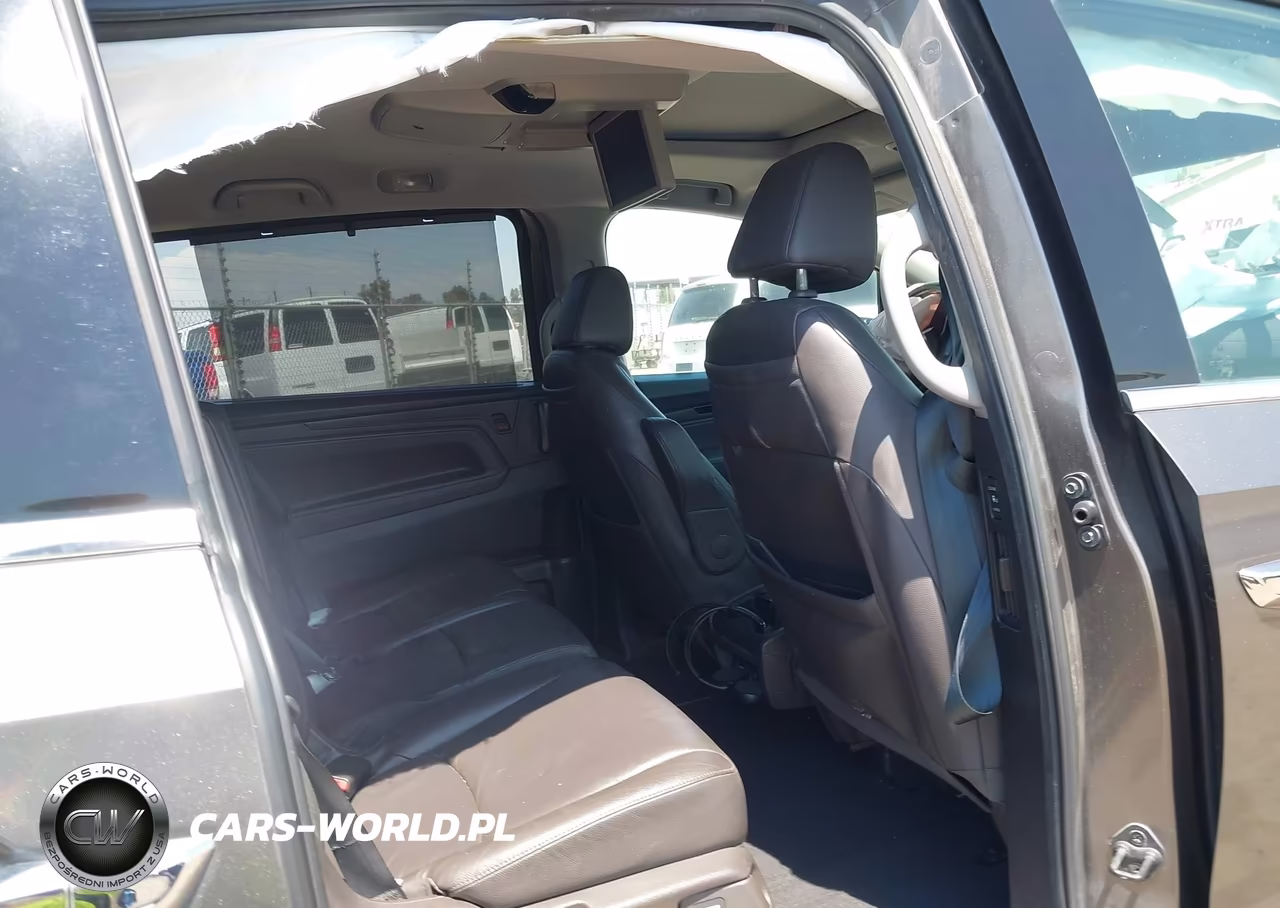 2018 Honda Odyssey Elite VIN:5FNRL6H95JB071380 - 8