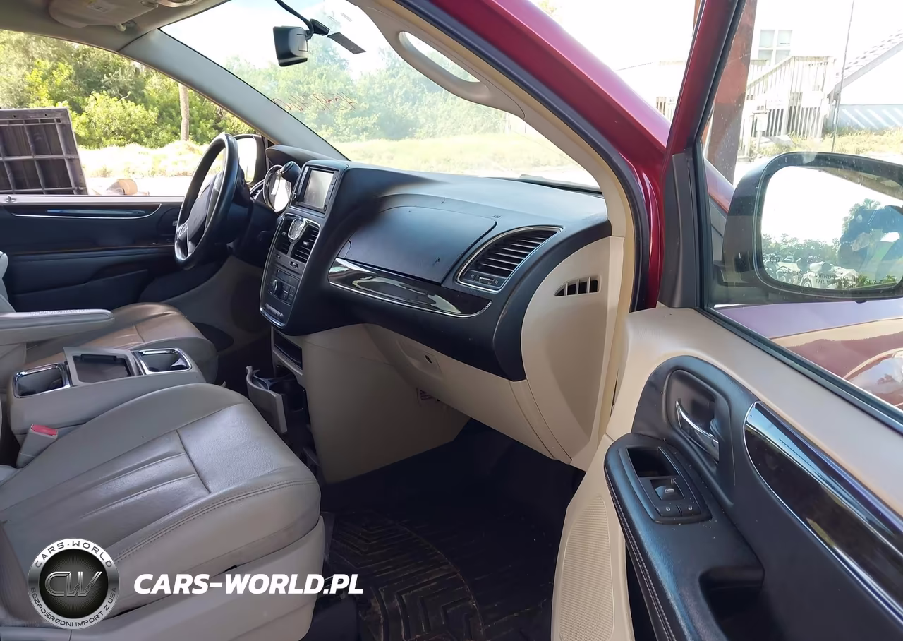 2013 Chrysler Town & Country Touring VIN:2C4RC1BG2DR604174 - 5