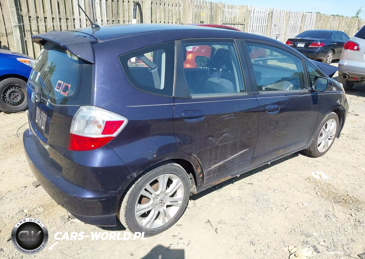 2010 Honda Fit Sport VIN:JHMGE8H41AC008287 - 4