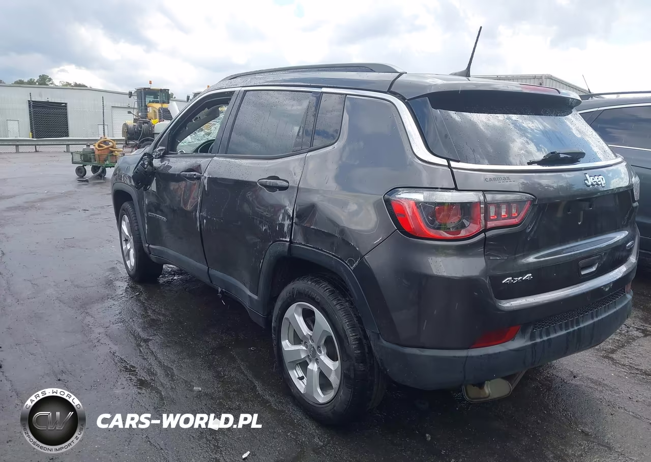 2019 Jeep Compass Latitude 4X4 VIN:3C4NJDBB5KT846879 - 3