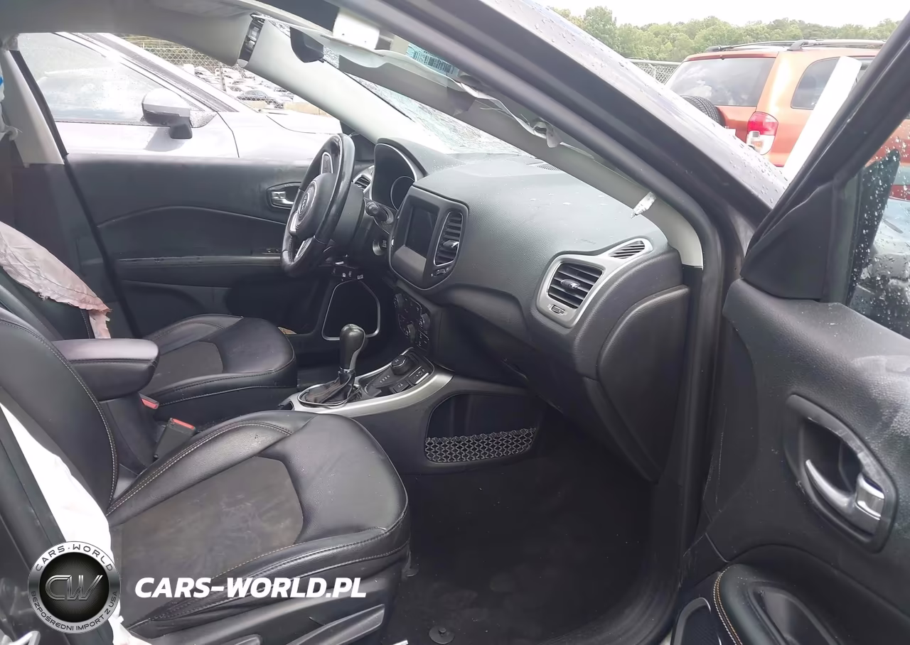2019 Jeep Compass Latitude 4X4 VIN:3C4NJDBB5KT846879 - 5