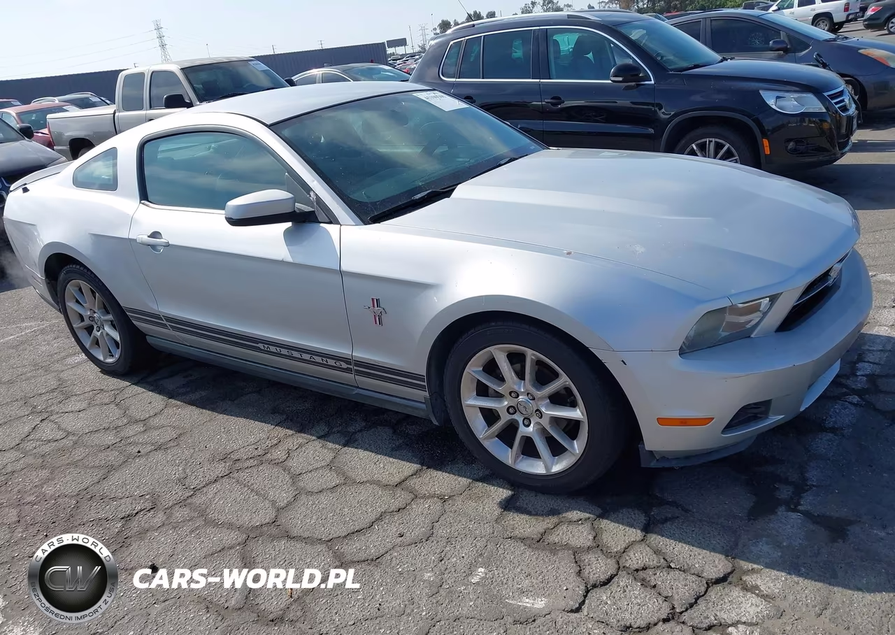 2010 Ford Mustang V6-V6 Premium