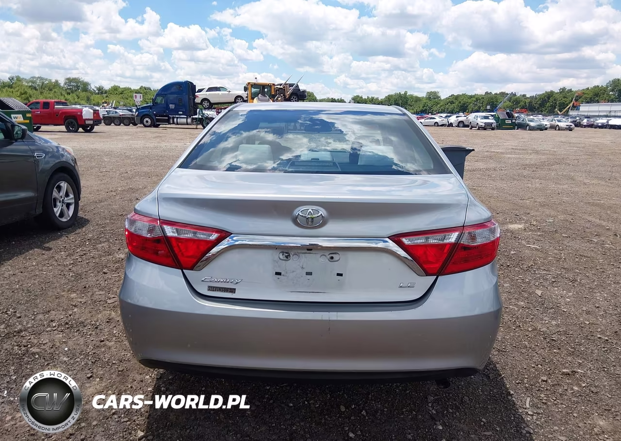2017 Toyota Camry Le VIN:4T1BF1FK1HU367673 - 16