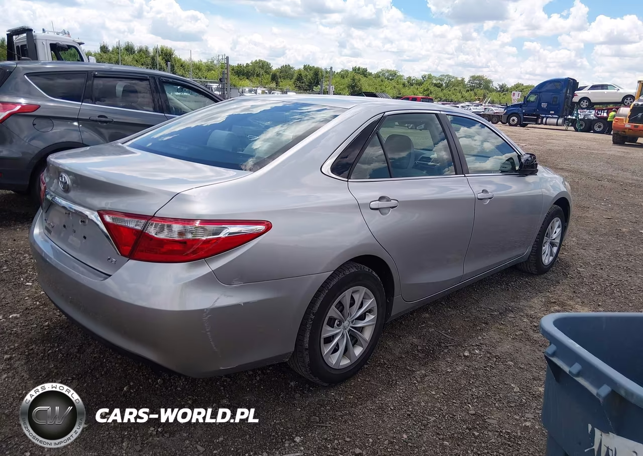 2017 Toyota Camry Le VIN:4T1BF1FK1HU367673 - 4