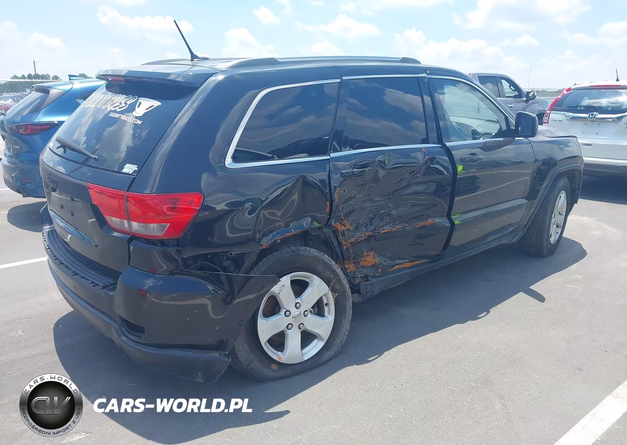 2011 Jeep Grand Cherokee Laredo VIN:1J4RR4GT0BC678456 - 4