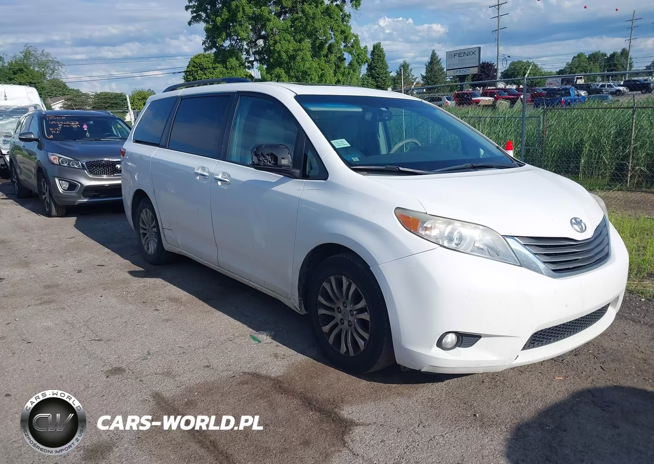2012 Toyota Sienna Xle V6 8 Passenger