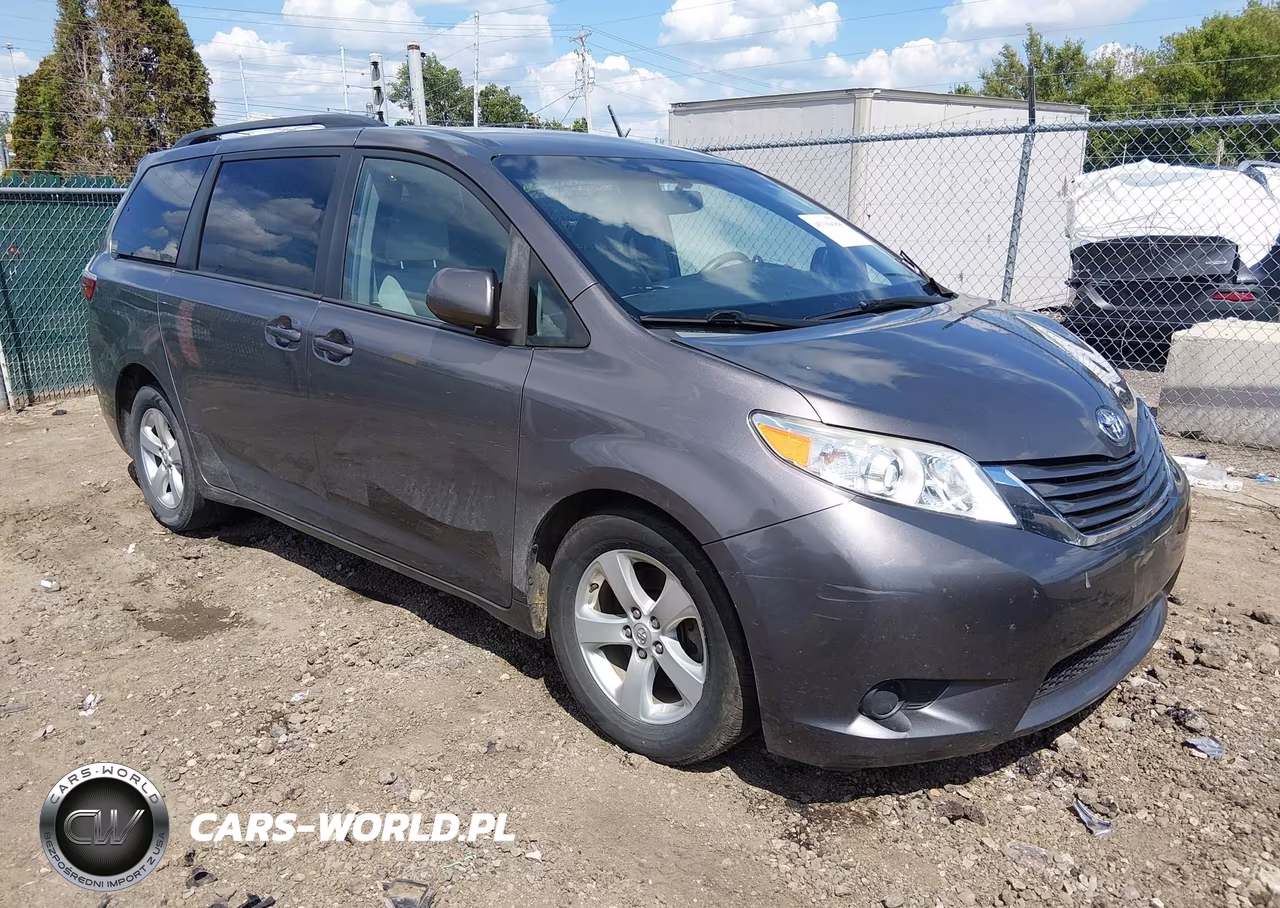 2016 Toyota Sienna Le 8 Passenger