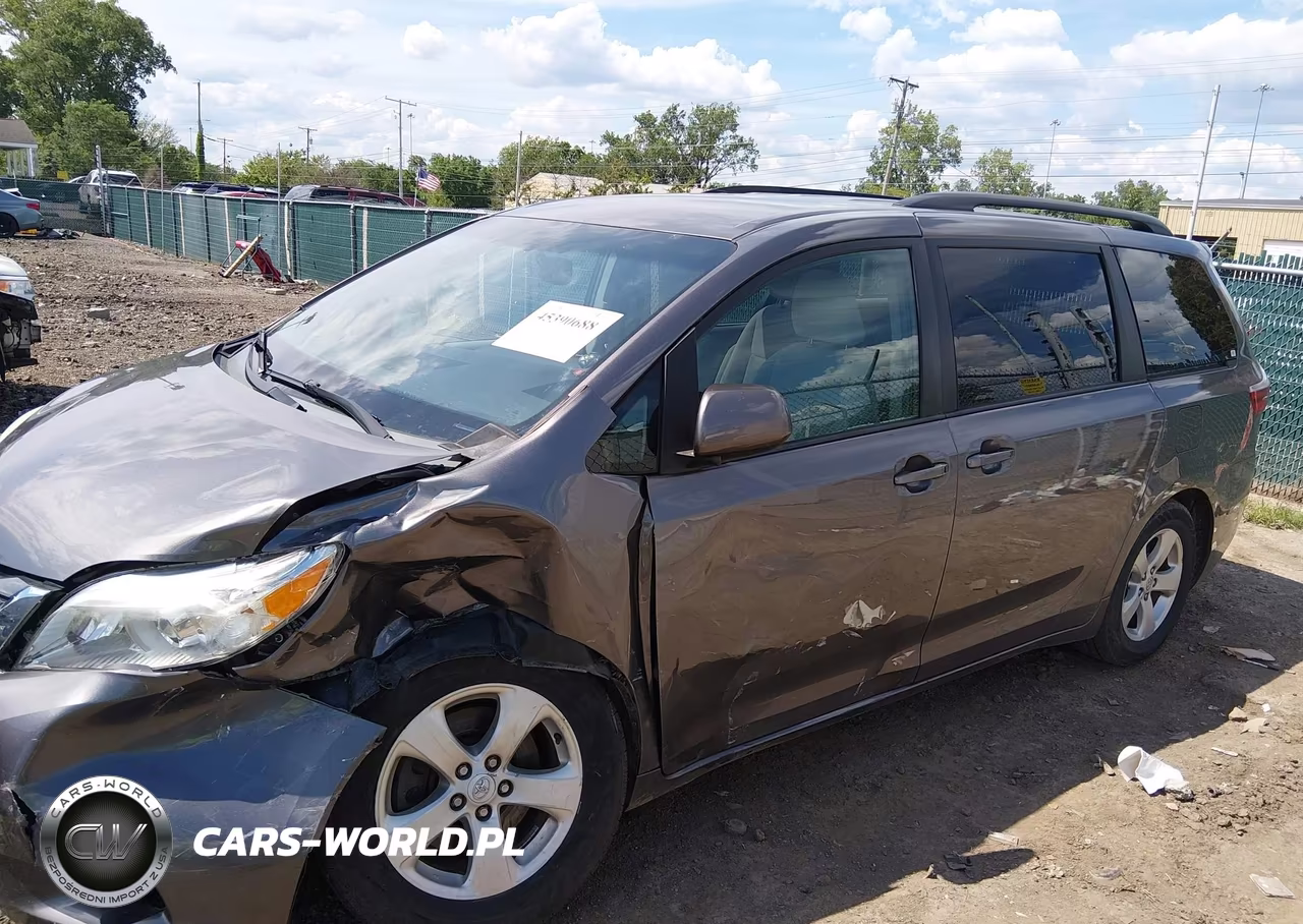 2016 Toyota Sienna Le 8 Passenger VIN:5TDKK3DC1GS711299 - 14
