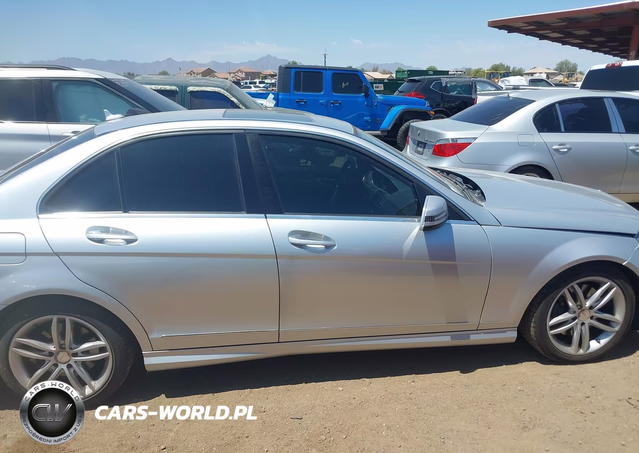 2013 Mercedes-Benz C 300 Sport 4Matic VIN:WDDGF8AB8DG108817 - 13