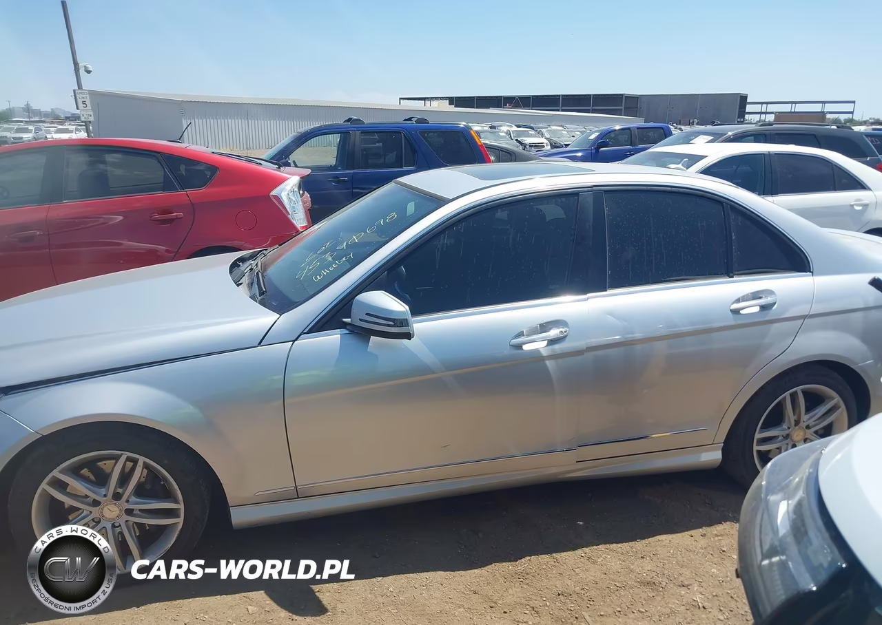 2013 Mercedes-Benz C 300 Sport 4Matic VIN:WDDGF8AB8DG108817 - 14