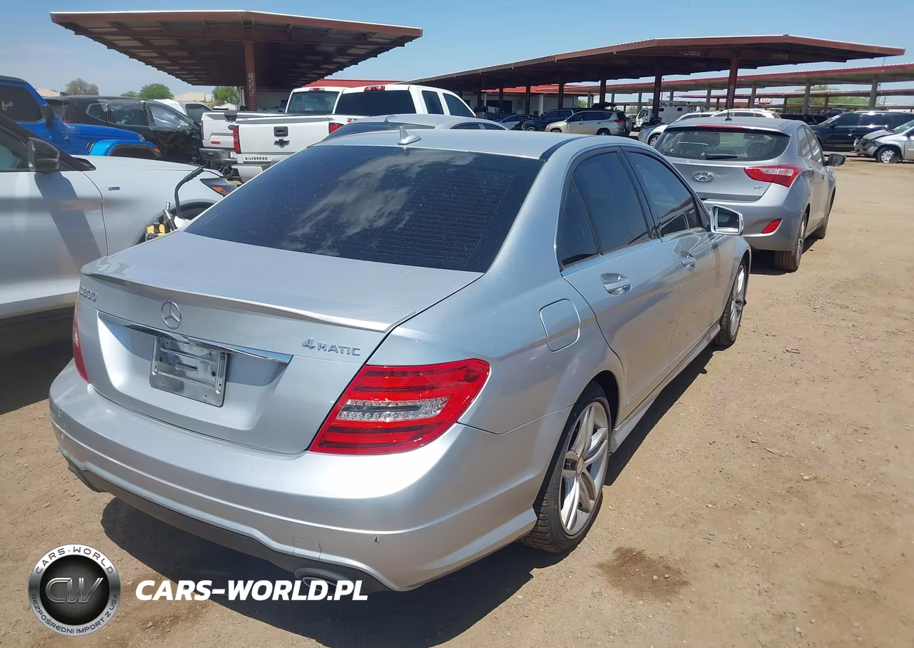 2013 Mercedes-Benz C 300 Sport 4Matic VIN:WDDGF8AB8DG108817 - 4