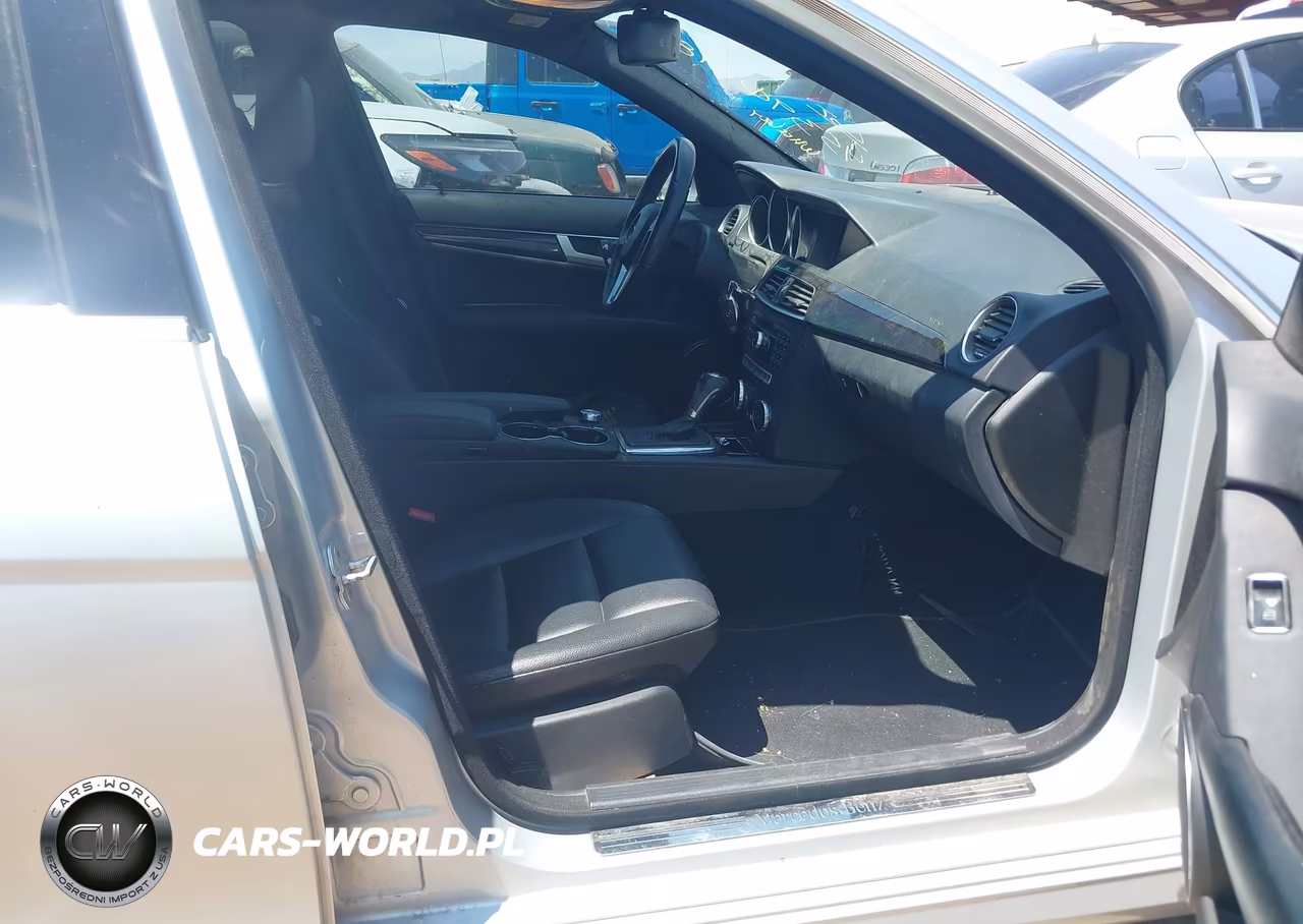 2013 Mercedes-Benz C 300 Sport 4Matic VIN:WDDGF8AB8DG108817 - 5
