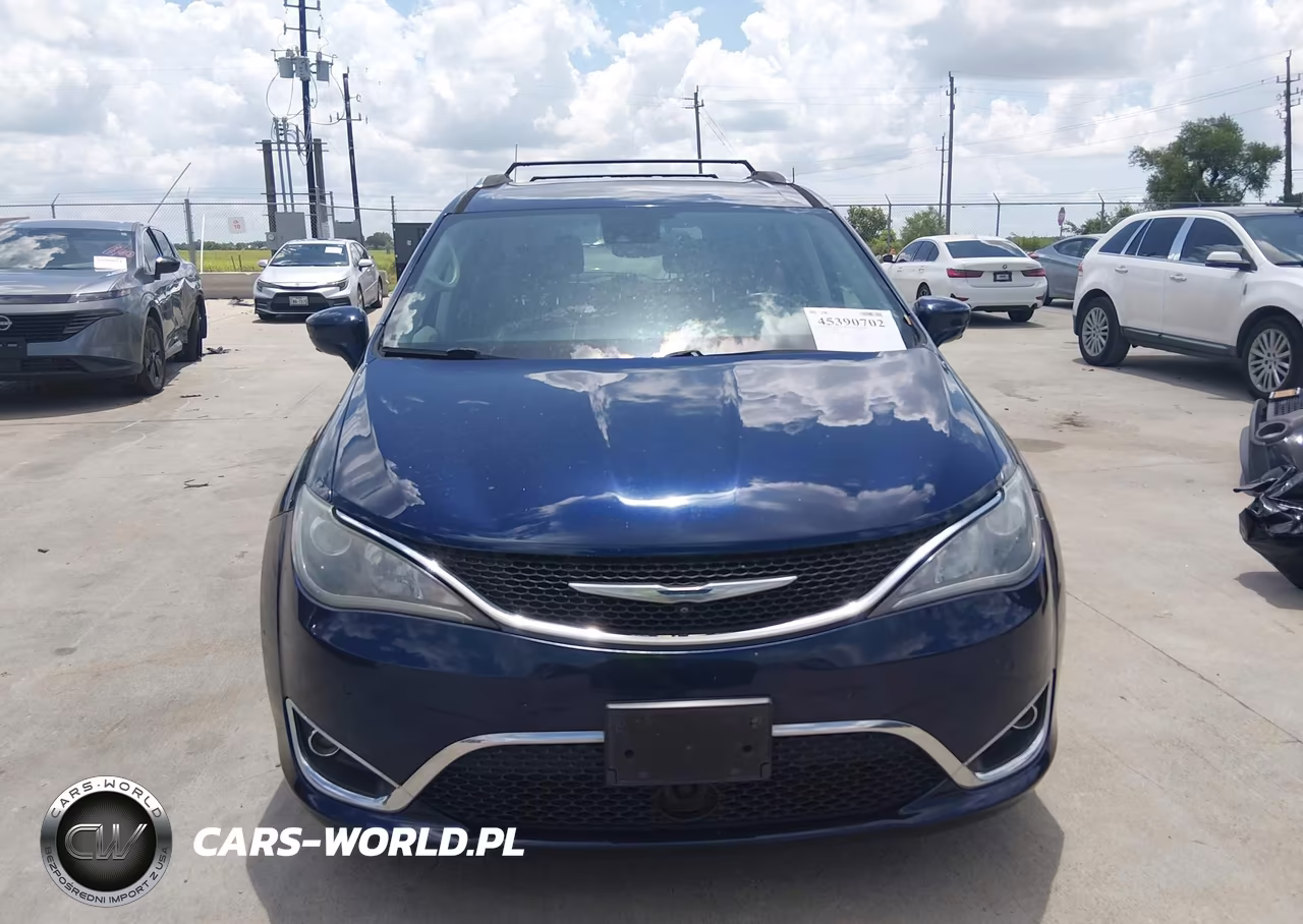 2017 Chrysler Pacifica Touring-L Plus VIN:2C4RC1EG5HR669506 - 12