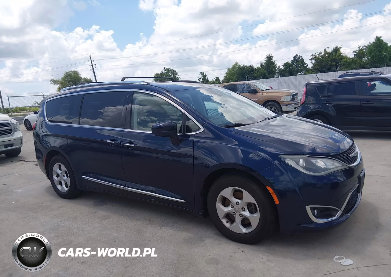 2017 Chrysler Pacifica Touring-L Plus VIN:2C4RC1EG5HR669506 - 13