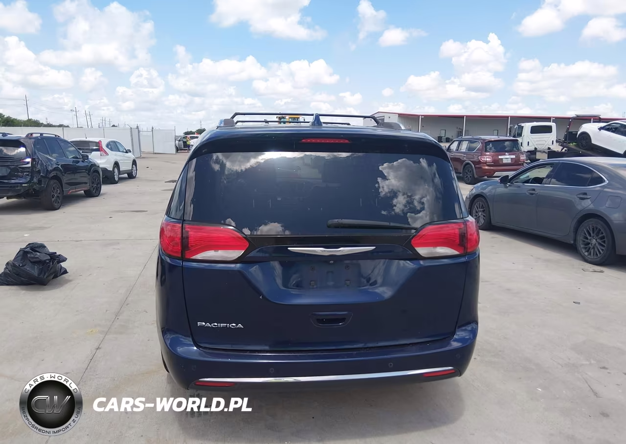2017 Chrysler Pacifica Touring-L Plus VIN:2C4RC1EG5HR669506 - 16