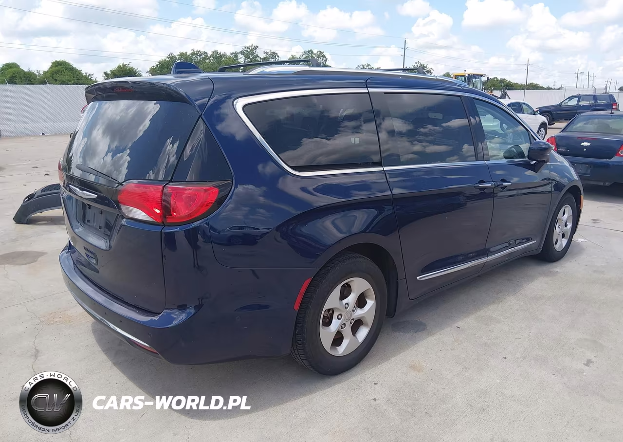 2017 Chrysler Pacifica Touring-L Plus VIN:2C4RC1EG5HR669506 - 4