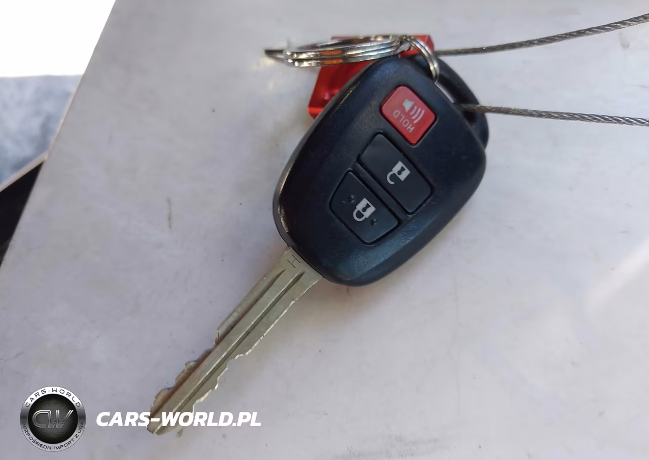 2015 Toyota Prius C Two VIN:JTDKDTB30F1101368 - 11