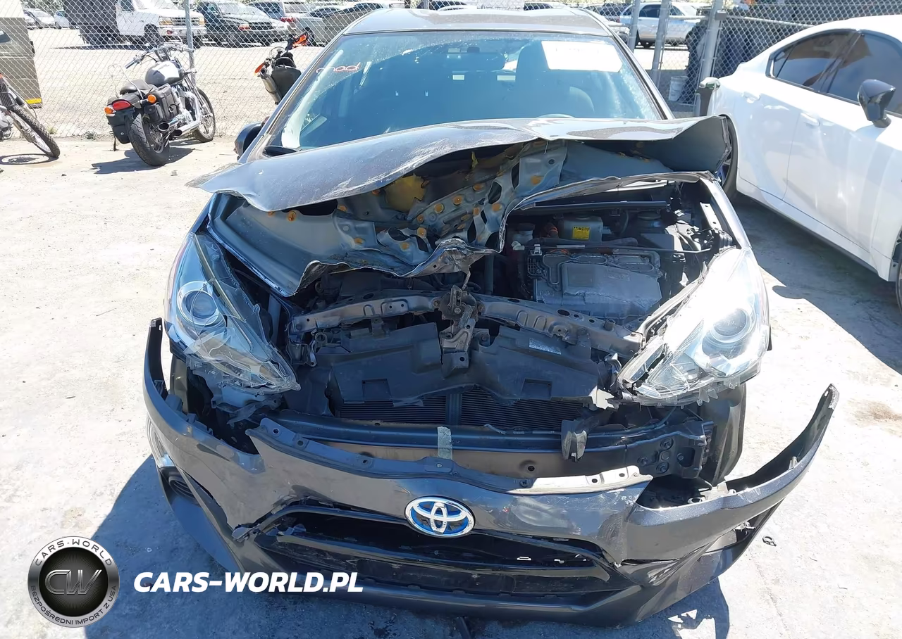 2015 Toyota Prius C Two VIN:JTDKDTB30F1101368 - 12