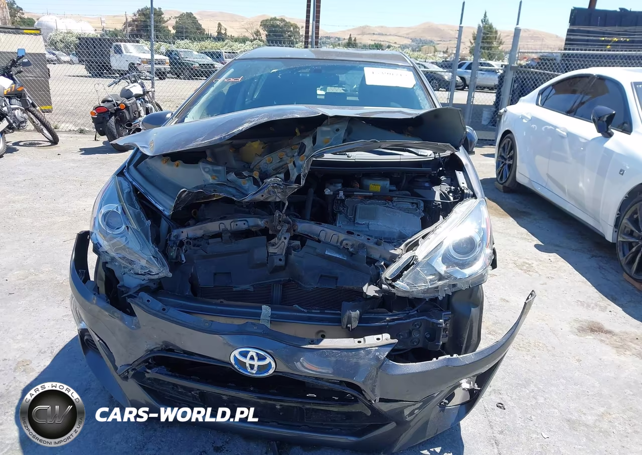 2015 Toyota Prius C Two VIN:JTDKDTB30F1101368 - 15