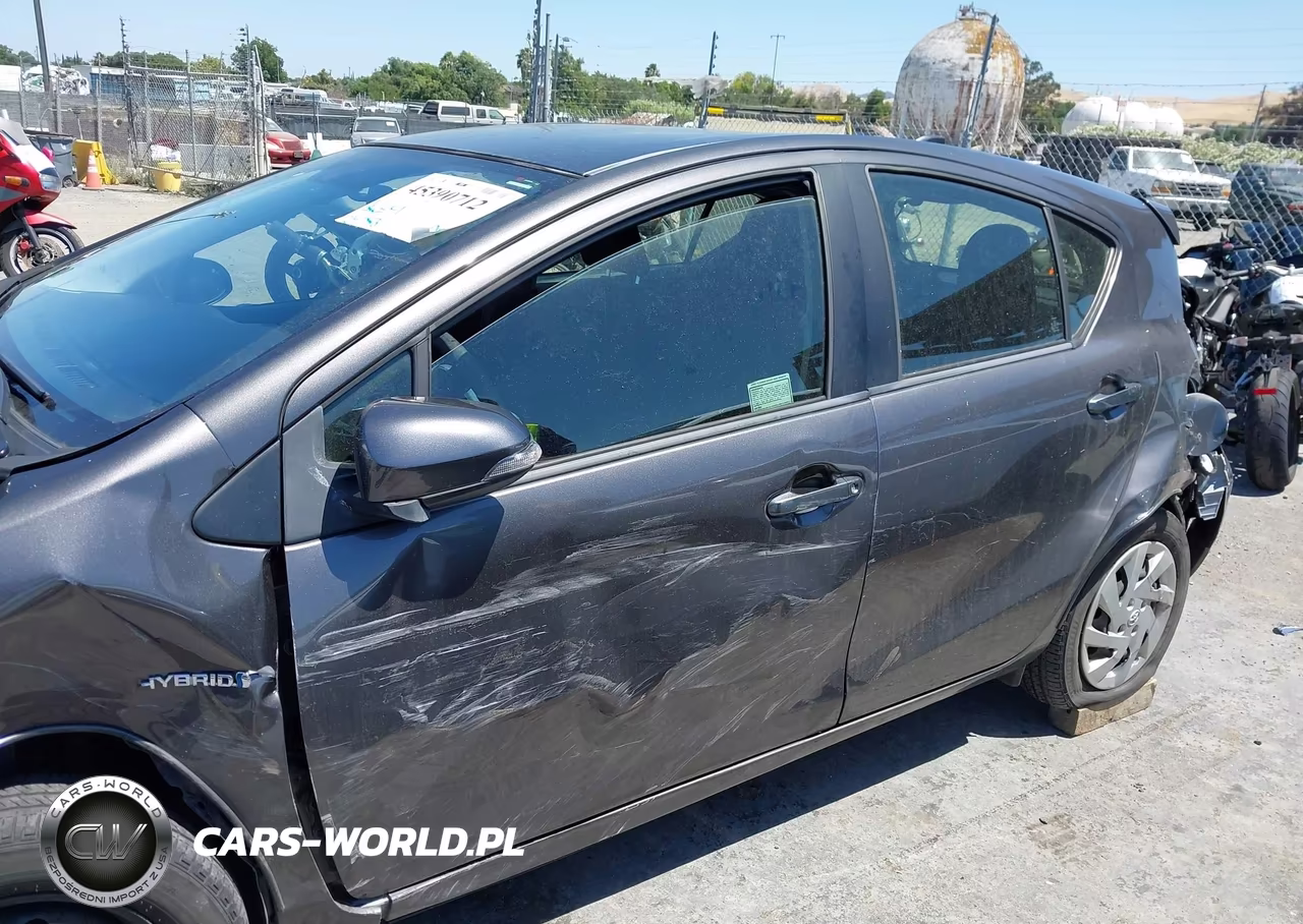 2015 Toyota Prius C Two VIN:JTDKDTB30F1101368 - 17
