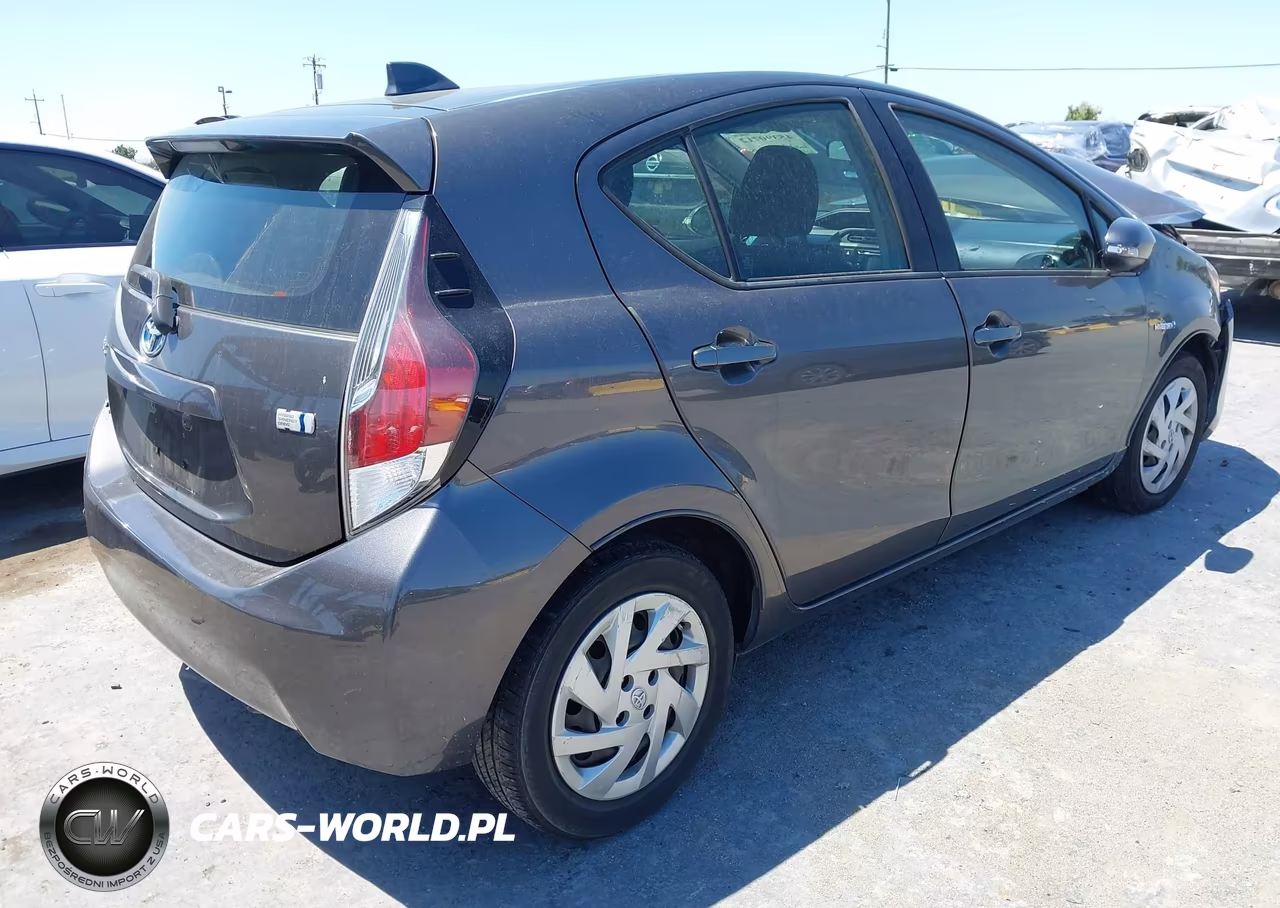 2015 Toyota Prius C Two VIN:JTDKDTB30F1101368 - 4