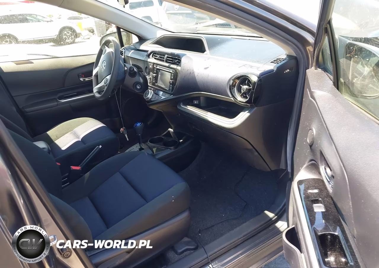 2015 Toyota Prius C Two VIN:JTDKDTB30F1101368 - 5