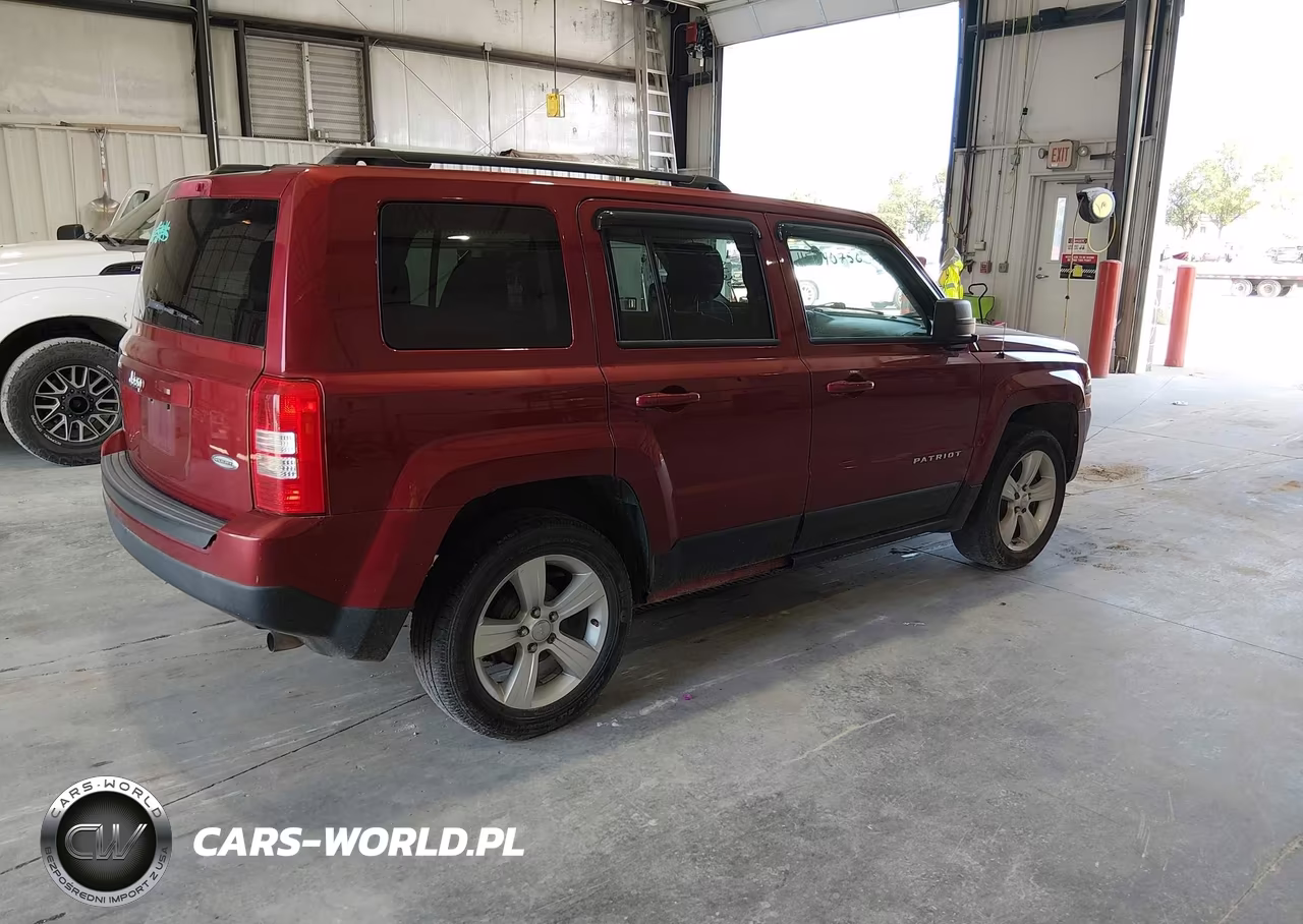 2016 Jeep Patriot Latitude VIN:1C4NJPFAXGD642031 - 4