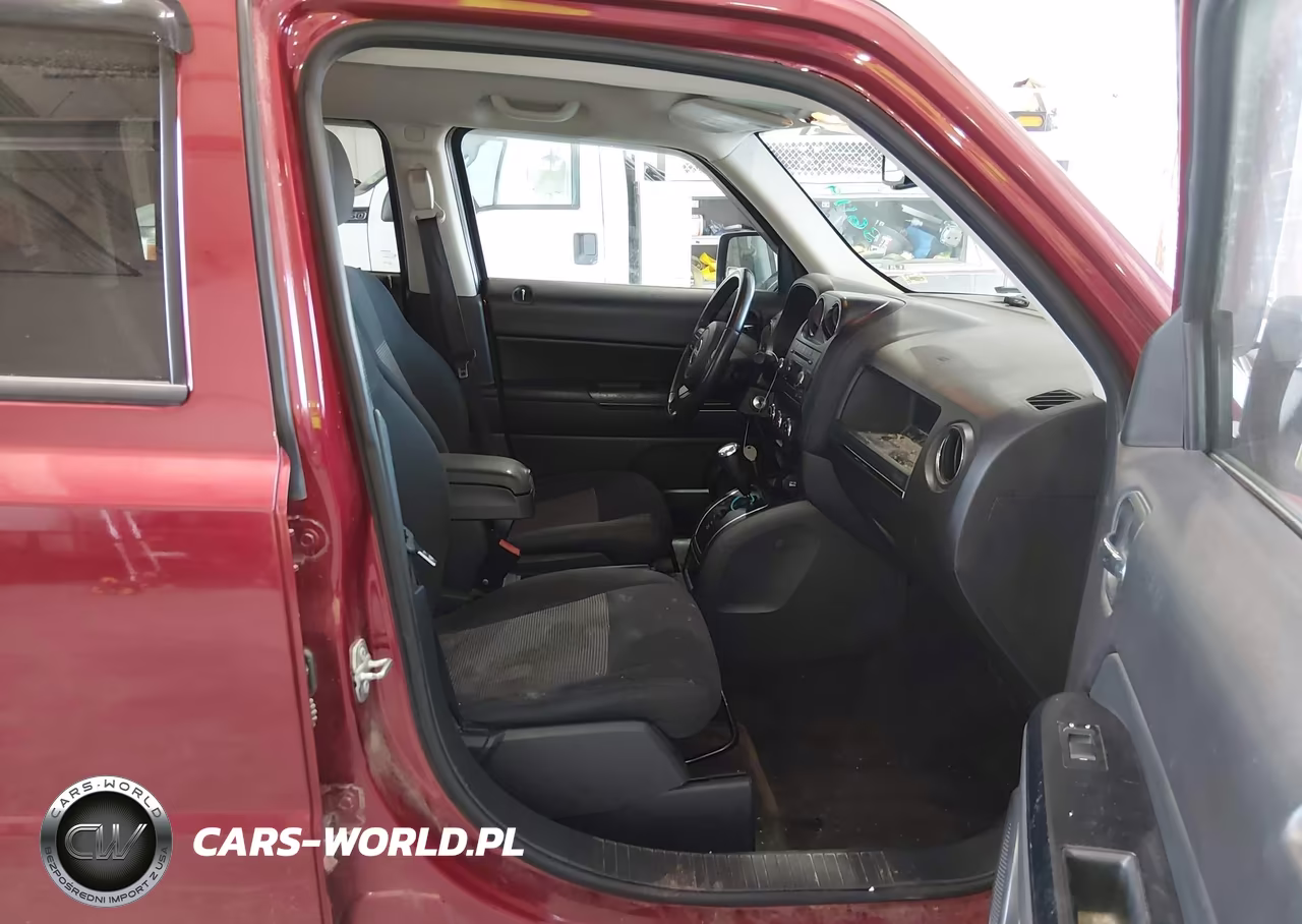 2016 Jeep Patriot Latitude VIN:1C4NJPFAXGD642031 - 5