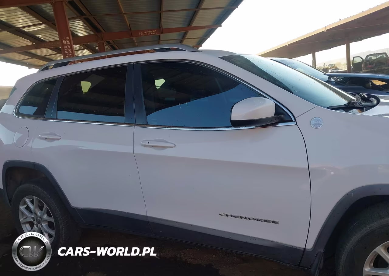 2015 Jeep Cherokee Latitude VIN:1C4PJMCS8FW728543 - 13