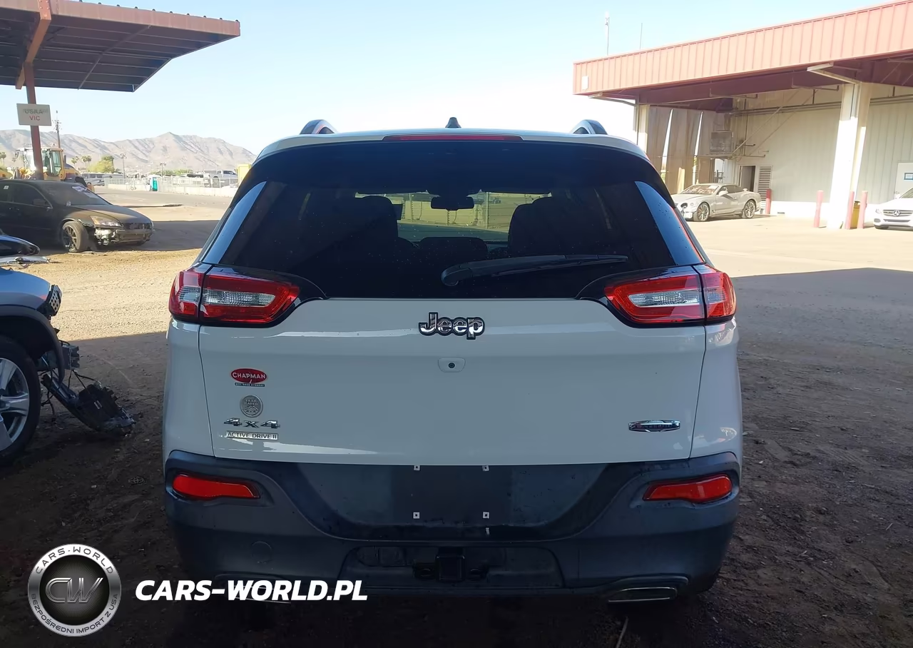 2015 Jeep Cherokee Latitude VIN:1C4PJMCS8FW728543 - 16