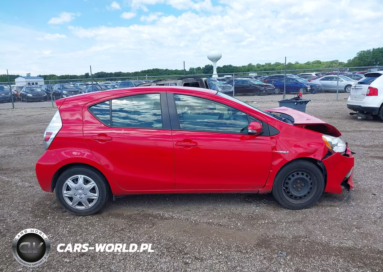 2014 Toyota Prius C One VIN:JTDKDTB38E1574742 - 13
