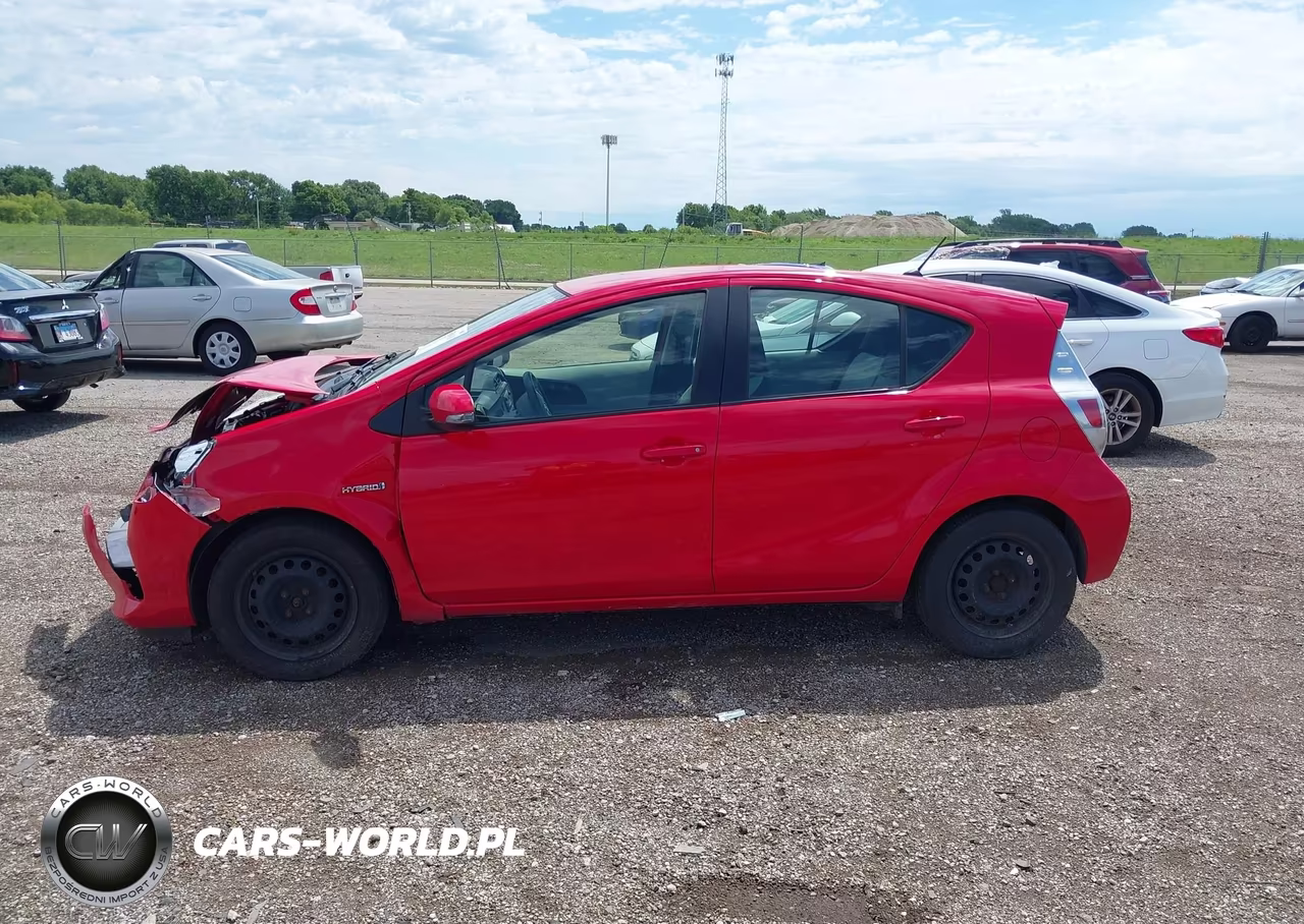 2014 Toyota Prius C One VIN:JTDKDTB38E1574742 - 14