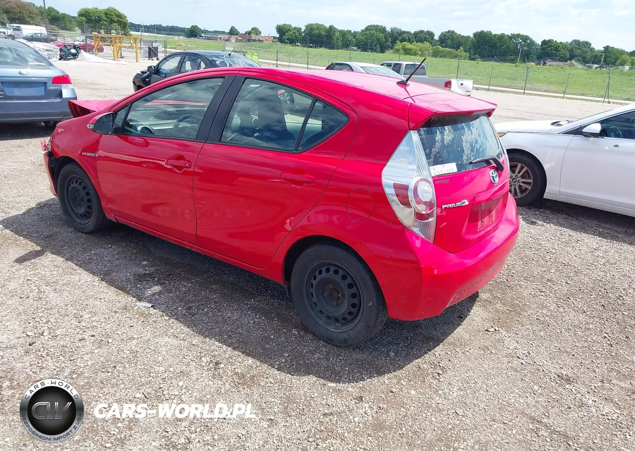 2014 Toyota Prius C One VIN:JTDKDTB38E1574742 - 3