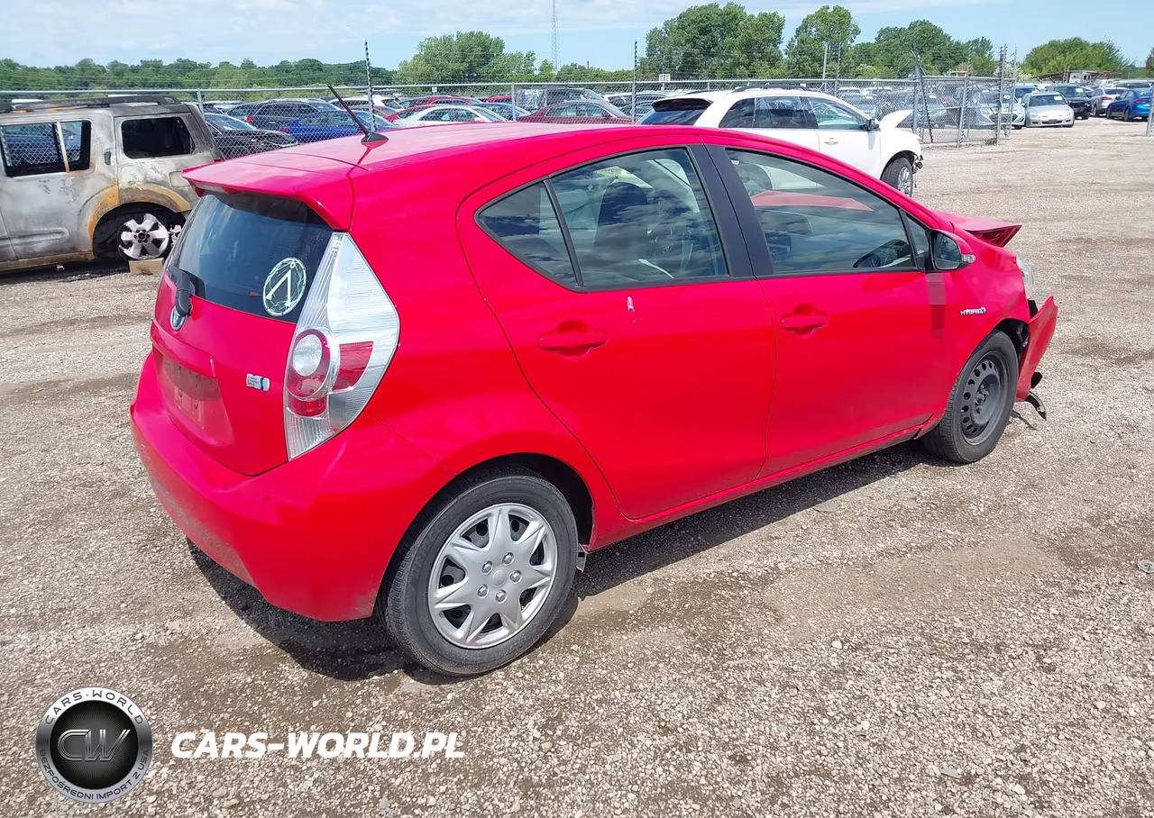 2014 Toyota Prius C One VIN:JTDKDTB38E1574742 - 4
