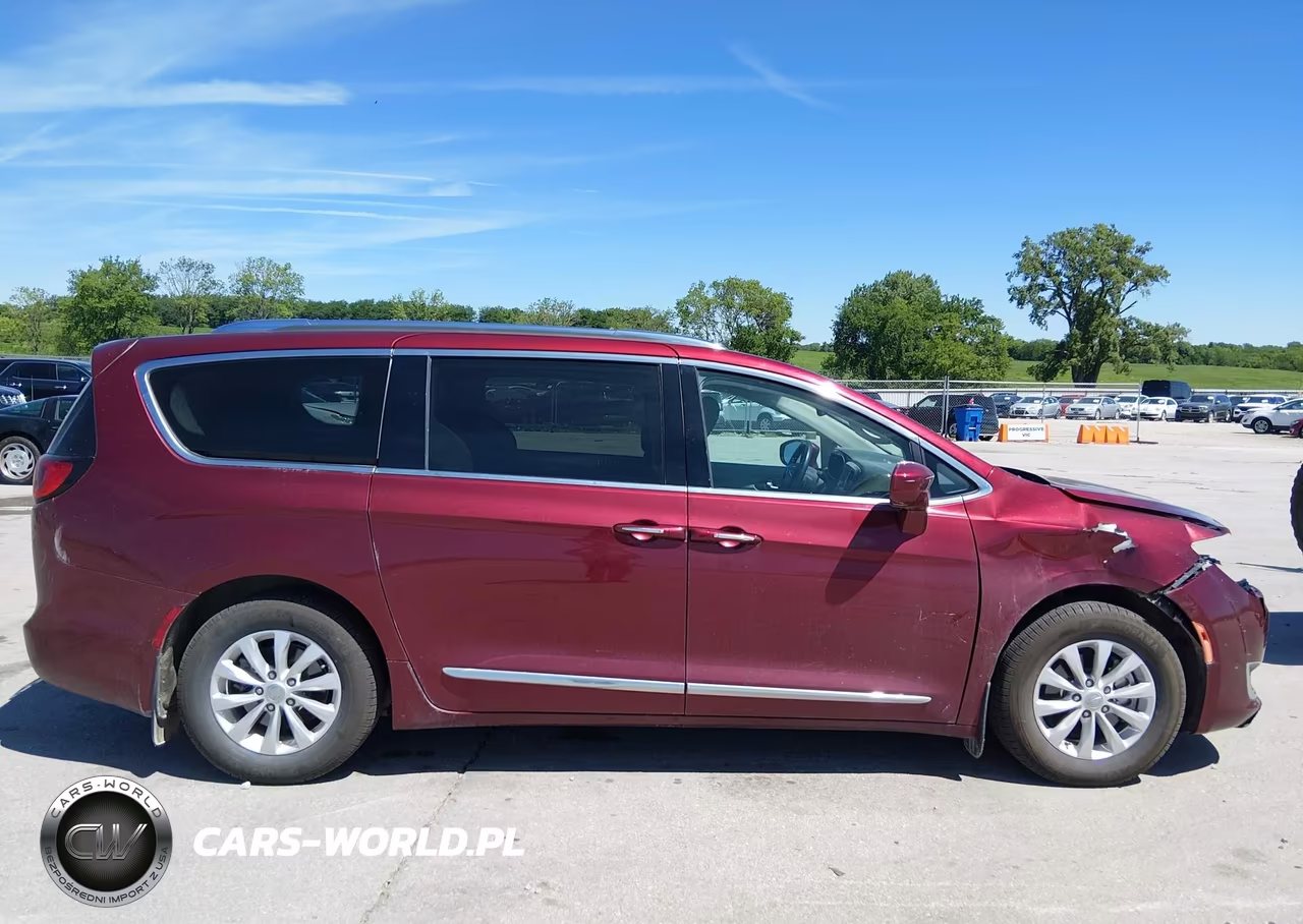 2018 Chrysler Pacifica Touring L VIN:2C4RC1BG7JR277525 - 13