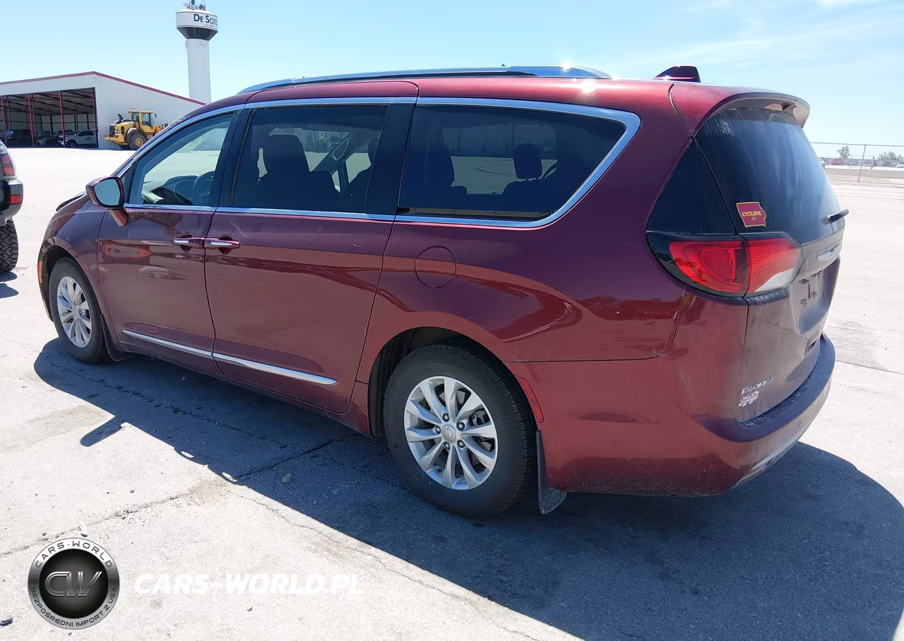 2018 Chrysler Pacifica Touring L VIN:2C4RC1BG7JR277525 - 3