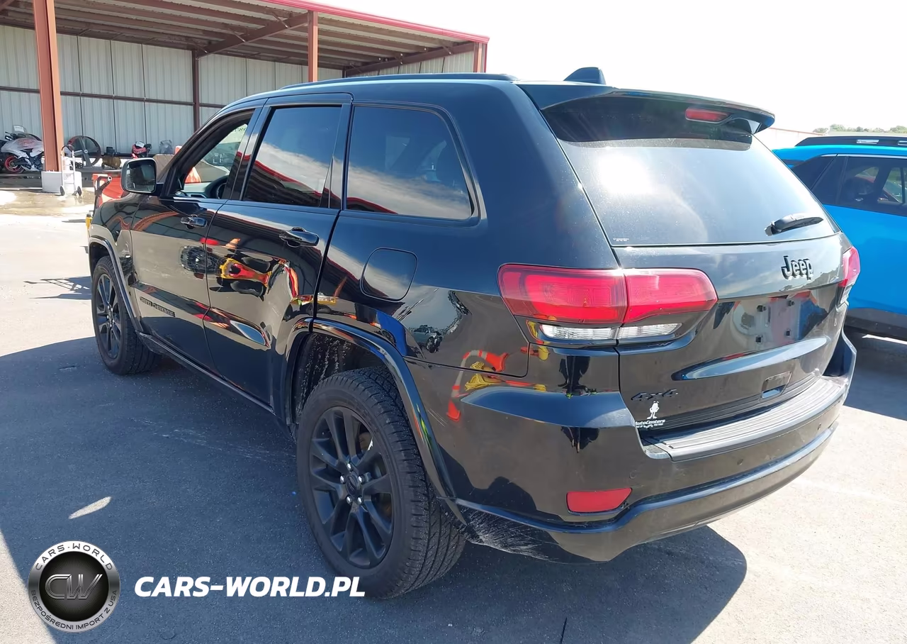 2019 Jeep Grand Cherokee Altitude 4X4 VIN:1C4RJFAGXKC592138 - 3