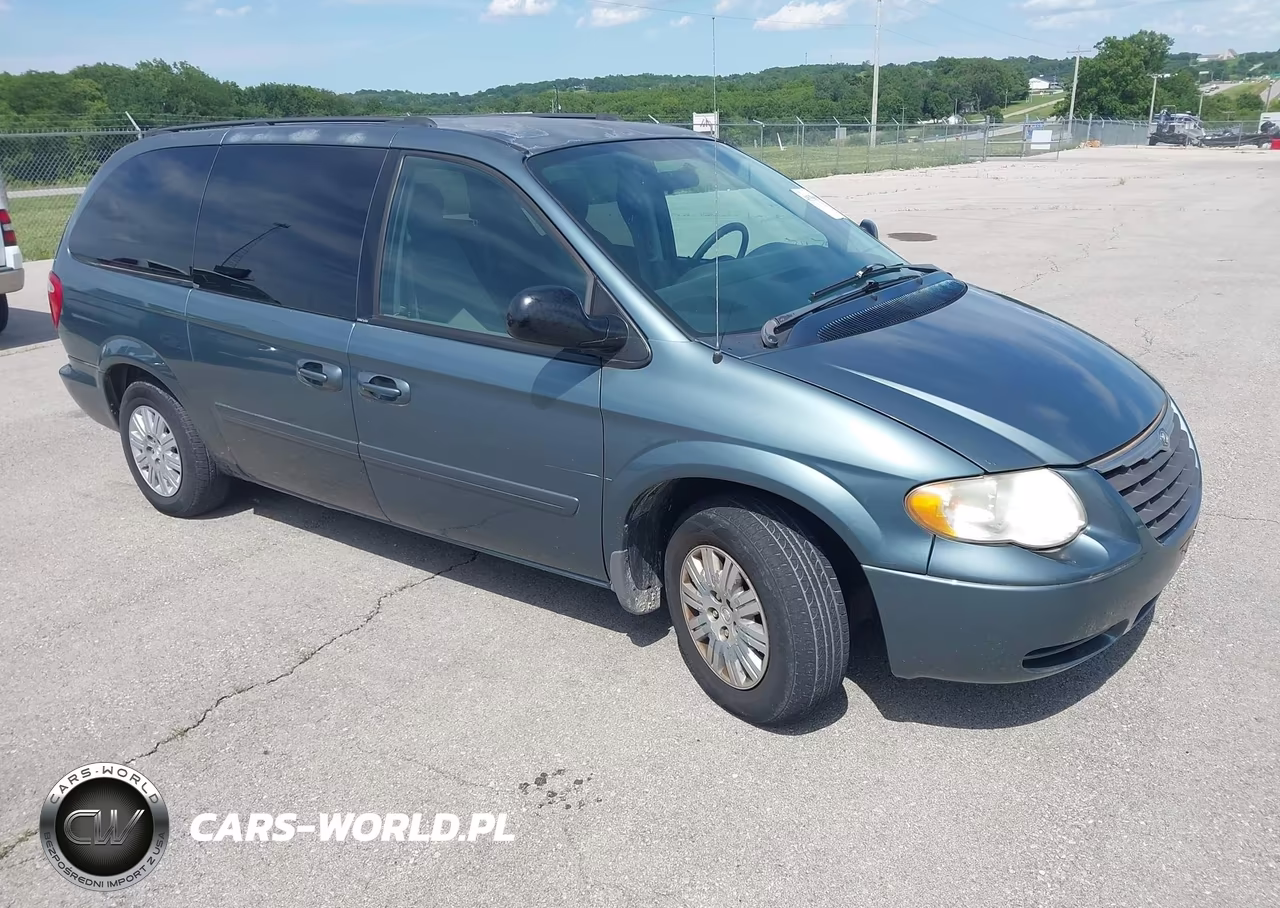 2005 Chrysler Town & Country Lx