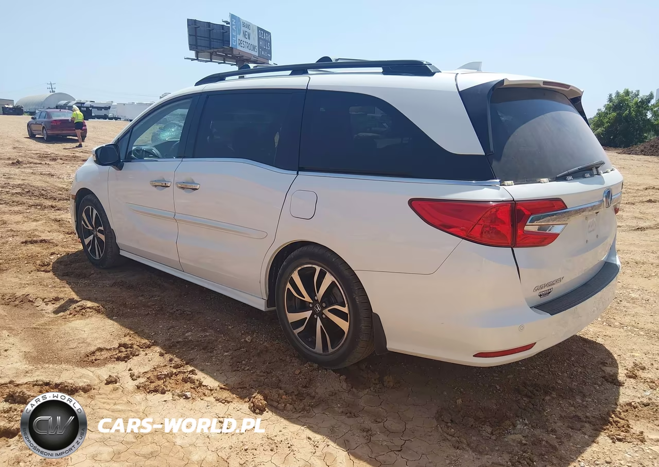 2018 Honda Odyssey Elite VIN:5FNRL6H96JB014234 - 3