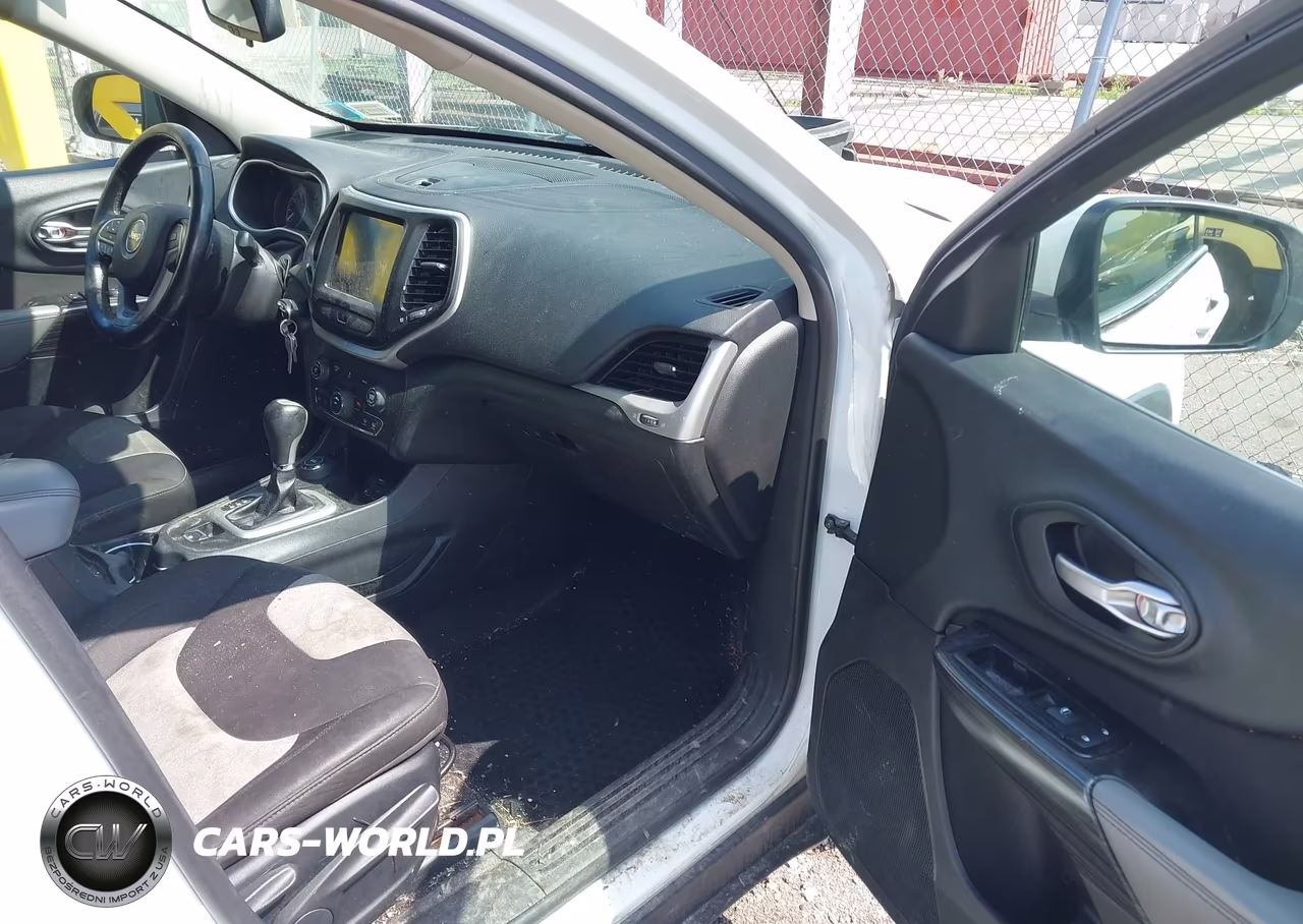 2014 Jeep Cherokee Latitude VIN:1C4PJMCS4EW285533 - 5