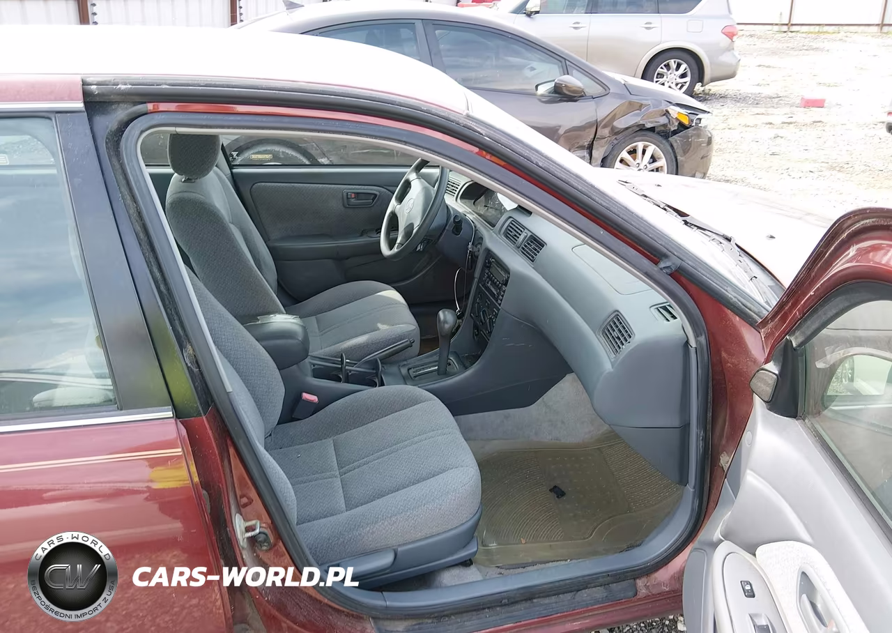 2001 Toyota Camry Le VIN:4T1BG22K81U864900 - 5