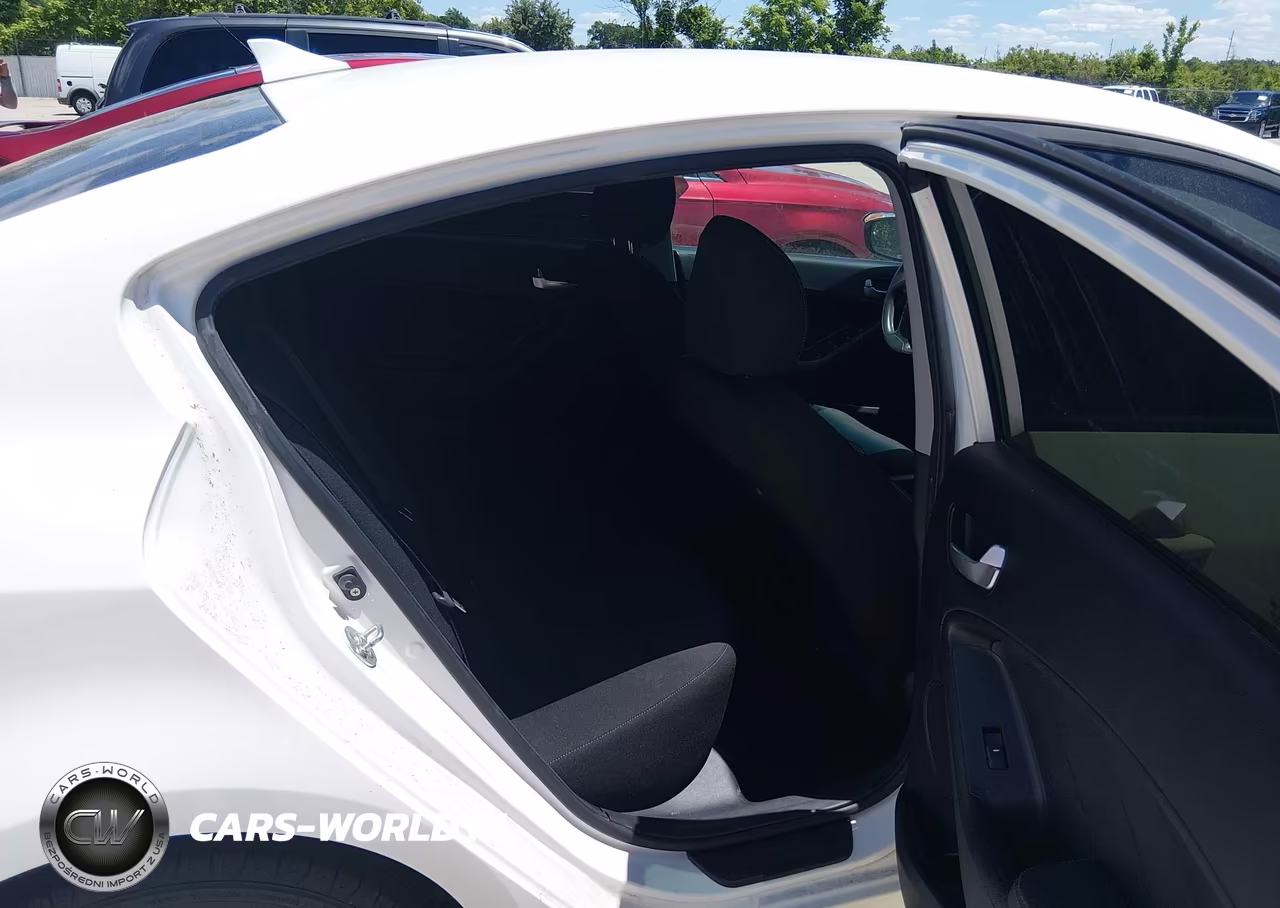 2017 Kia Forte Lx VIN:3KPFK4A72HE025749 - 8