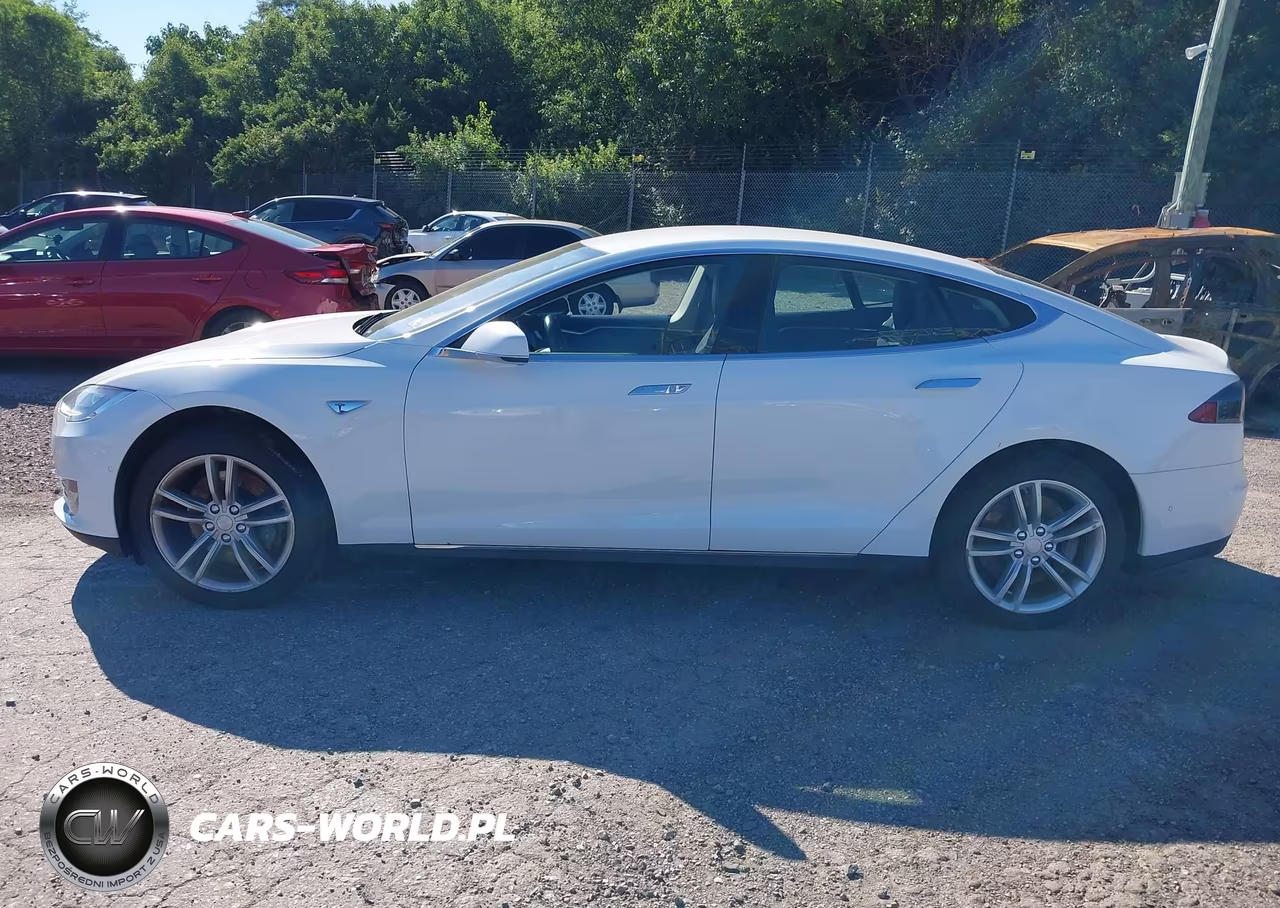 2014 Tesla Model S VIN:5YJSA1S14EFP63620 - 15