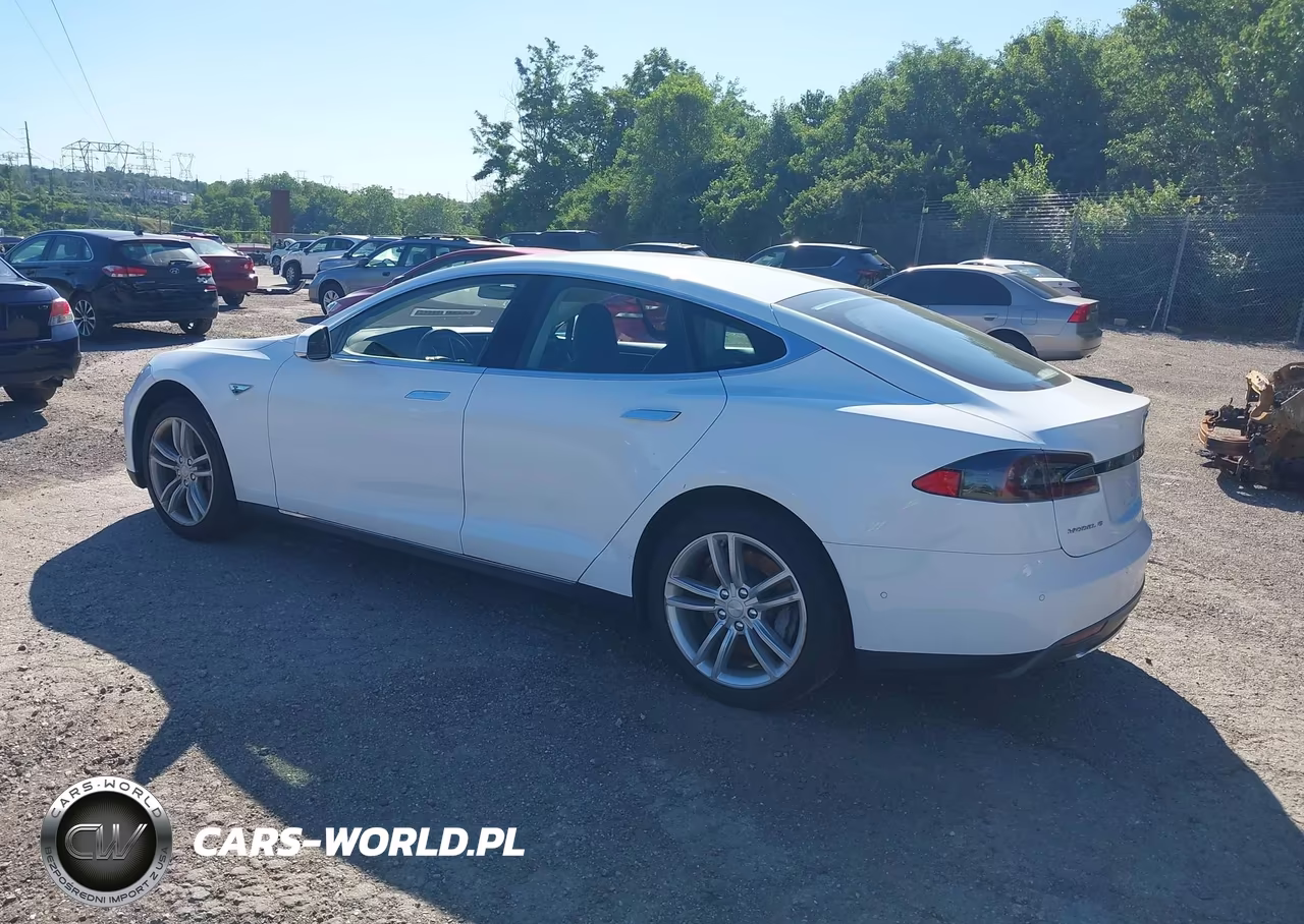 2014 Tesla Model S VIN:5YJSA1S14EFP63620 - 3