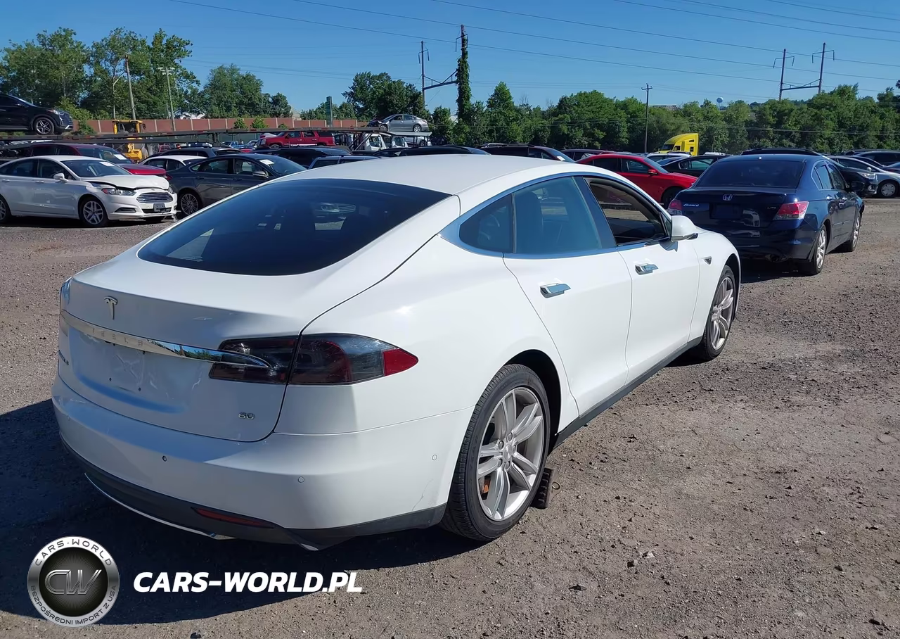 2014 Tesla Model S VIN:5YJSA1S14EFP63620 - 4