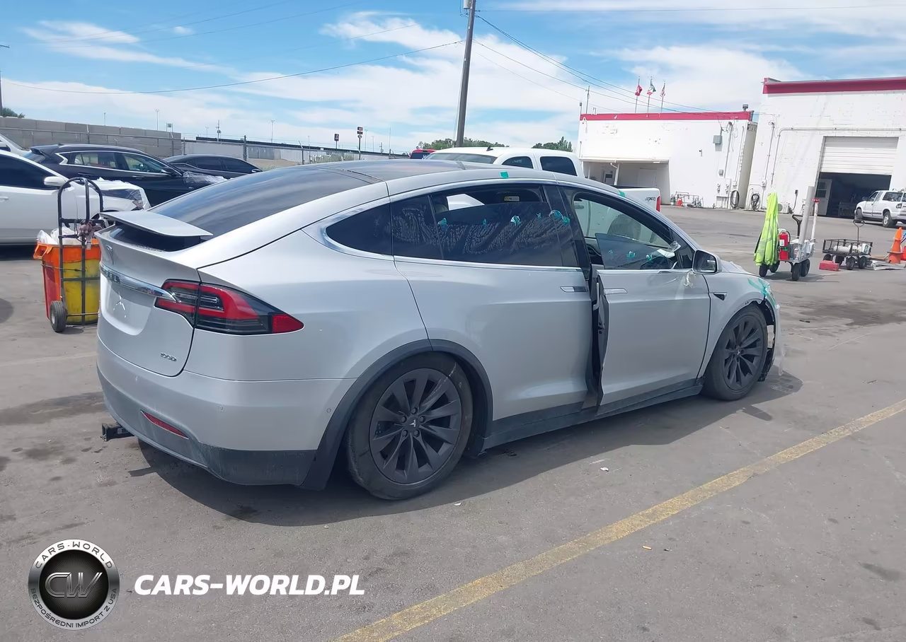 2017 Tesla Model X 100D-75D-90D VIN:5YJXCBE26HF068098 - 4