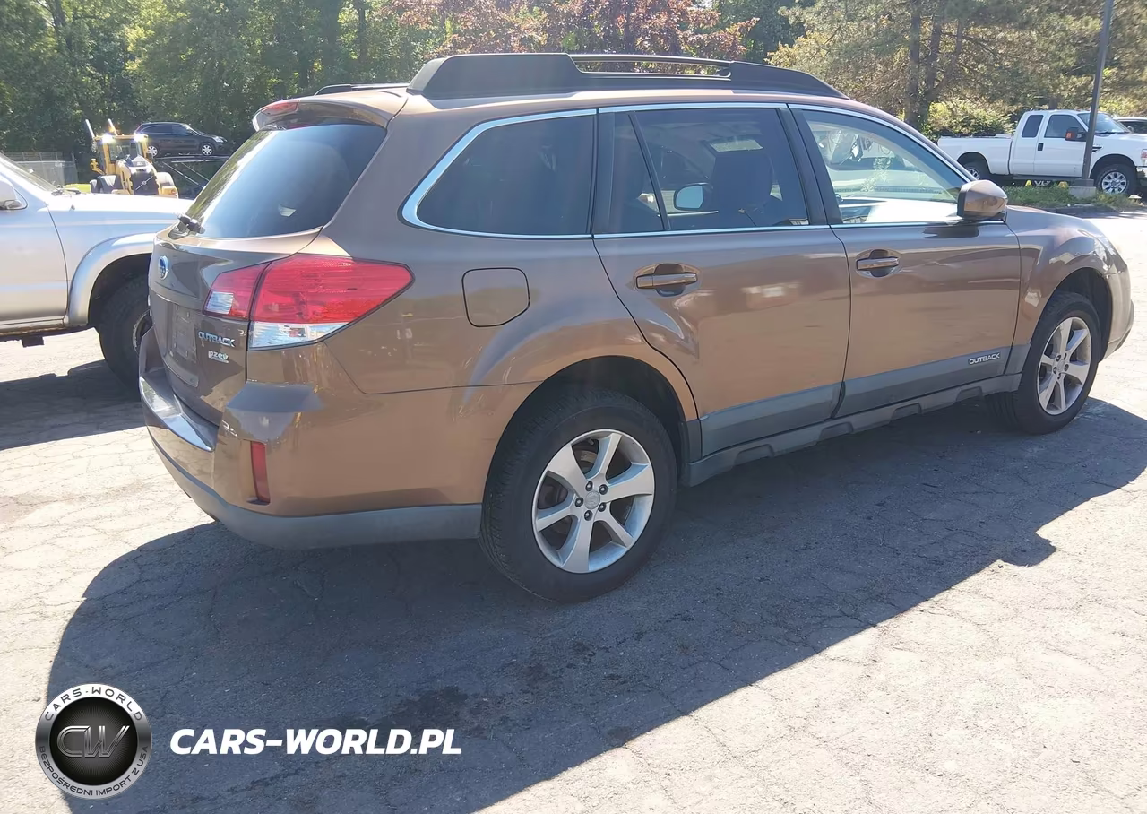 2013 Subaru Outback 2.5I Premium VIN:4S4BRBCC9D3312589 - 4